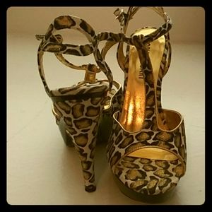 Colin Stuart Animal Print Platform Heels size 8.5